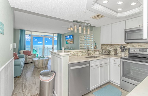 Crescent Beach Condominio | New Baywatch, Updated w/Direct Ocean Front Views!
