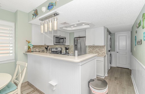 Crescent Beach Condominio | New Baywatch, Updated w/Direct Ocean Front Views!
