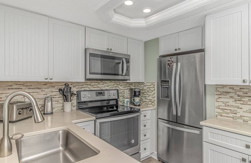 Crescent Beach Condominio | New Baywatch, Updated w/Direct Ocean Front Views!