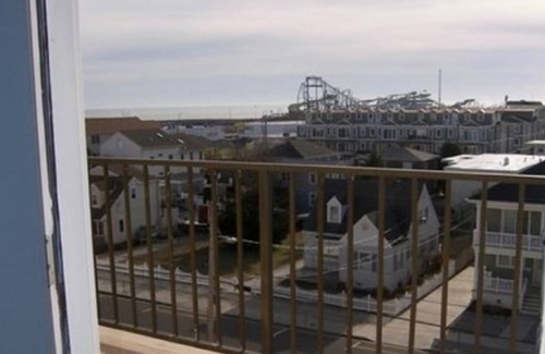 Cape May - Wildwood Condominio | ¡NUEVO! Beach Chic-Pool-triple bunks-Slps 7-sillas de playa y carrito-elev-off BW @ 19th!