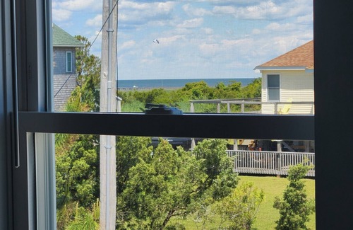 Waves Casa | New Beach Cottage/Water View/ Beach Gear/walk to beach!