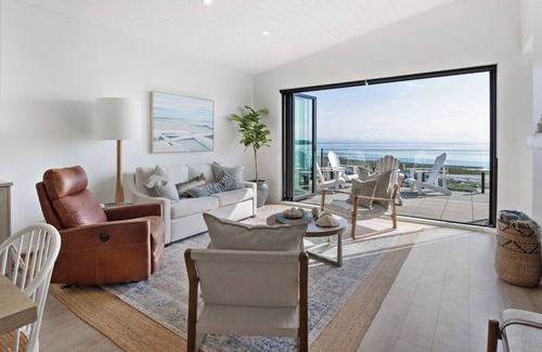 Black Creek Condominio | NEW Beachfront Luxury Suite on Saratoga Beach