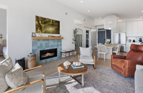 Black Creek Condominio | NEW Beachfront Luxury Suite on Saratoga Beach