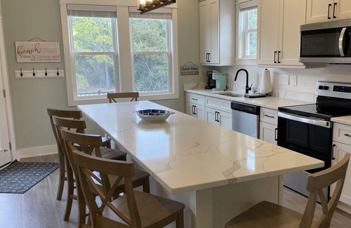 Corolla Village Condominio | New Beachside Villa: Steps to Sand, Dog-Friendly, 2BR Gem!