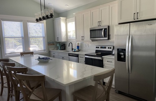 Corolla Village Condominio | New Beachside Villa: Steps to Sand, Dog-Friendly, 2BR Gem!