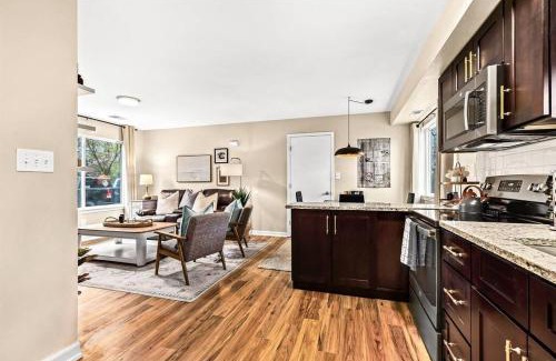 Roseville Apartamento | New! Beautiful 1BR in Sharon Lane