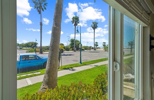 Carpinteria Condominio | NEW! Beautiful 2 Bed Beach Condo #104