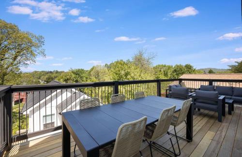 Kenilworth Casa | New Beautiful Home with Mtn Views, 2 Decks, Walk to Biltmore Village