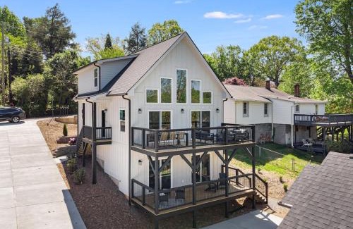 Kenilworth Casa | New Beautiful Home with Mtn Views, 2 Decks, Walk to Biltmore Village