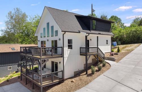 Kenilworth Casa | New Biltmore Village 5 Bedroom Home, 2 Decks, Mtn Views