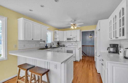 Andover Casa | NEW! Blaine 5BR Haven Hot Tub, Space & Fun