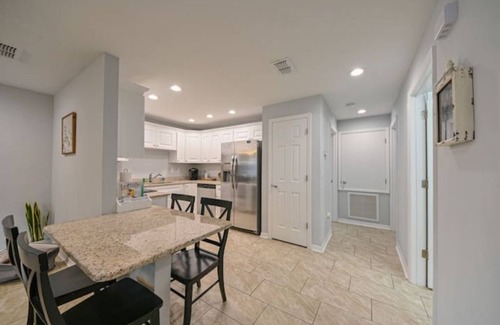 Zephyrhills South Apartamento | New Blue Nest