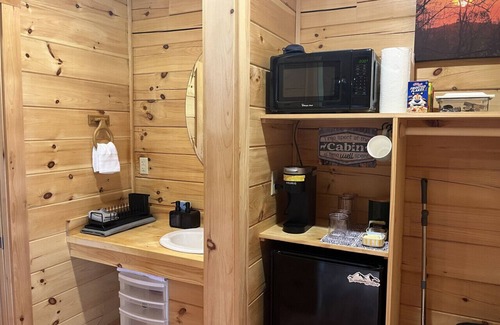 Floyd Cabina | NEW! Blue Ridge Bound Cabin 328