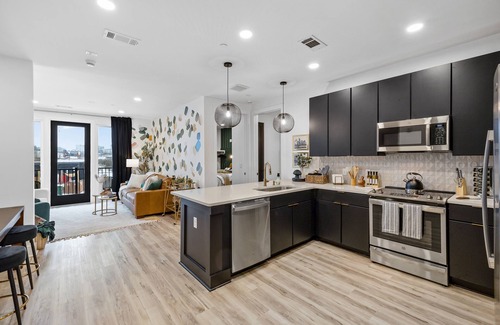 Nashville Condominio | NEW! Bluegrass Bliss 5min->Broadway! Modern 2BR
