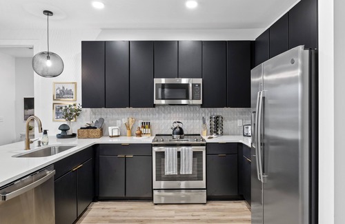 Nashville Condominio | NEW! Bluegrass Bliss 5min->Broadway! Modern 2BR
