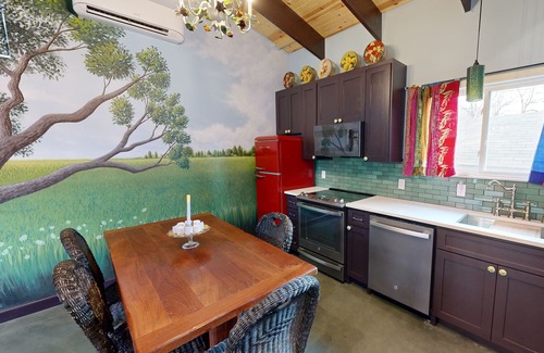 Capital View Cabaña | New Boho Hillcrest cottage, fully furnished, month minimum