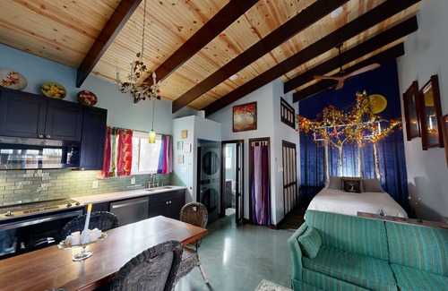 Capital View Cabaña | New Boho Hillcrest cottage, fully furnished, month minimum