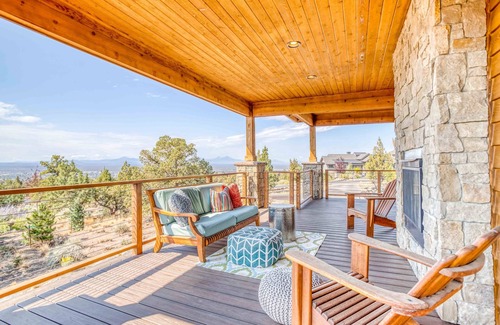 Powell Butte Casa | New Brasada Ranch Construction, Gourmet Kitchen, Deck, Fireplace and King Suite