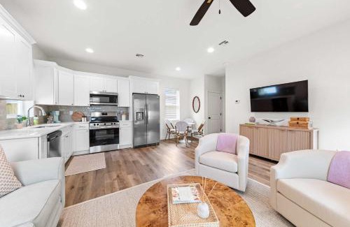 Youngsville Casa | New Breezy Cottage - King Bed - Mini-Golf - Park