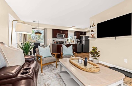 Roseville Apartamento | New! Bright & Cozy 1BR Flat with Double Recliners