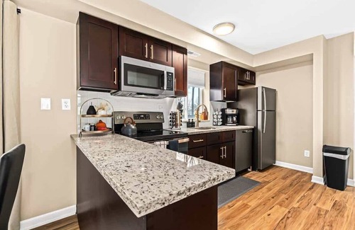 Roseville Apartamento | New! Bright & Cozy 1BR Flat with Double Recliners