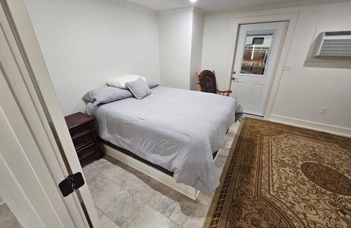 Denham Springs Apartamento | New build 1 bed apartment with full size bathroom and kitchen.