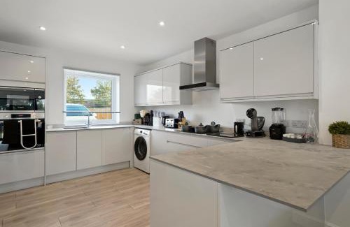 Sittingbourne Casa | New Build 3 Bed House by AV Stays Short Lets Kent With Free Parking Ideal For Contractors