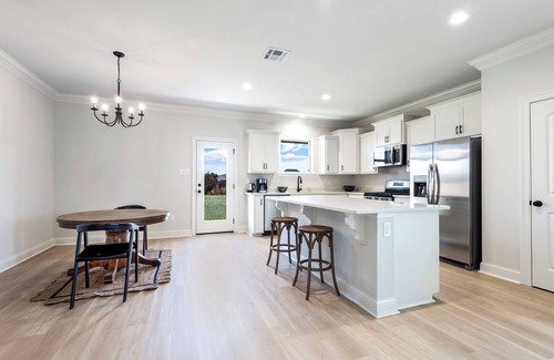 Sunshine Casa | New build 4 bedroom short drive to downtown and LSU