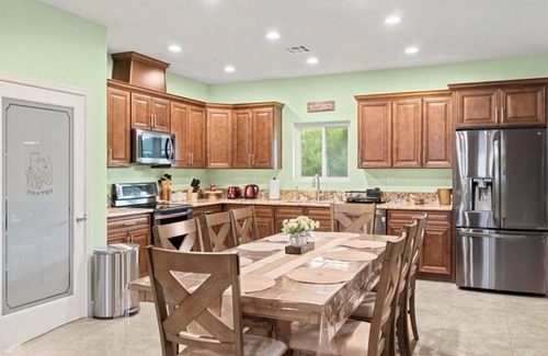 Sunrise Manor Casa | New Build Gem Near to Everything