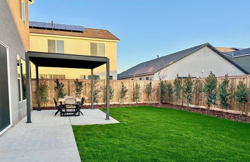 Clovis Casa | New Build, Modern Boho Chic Style- 2700 SF, 4B/3Ba
