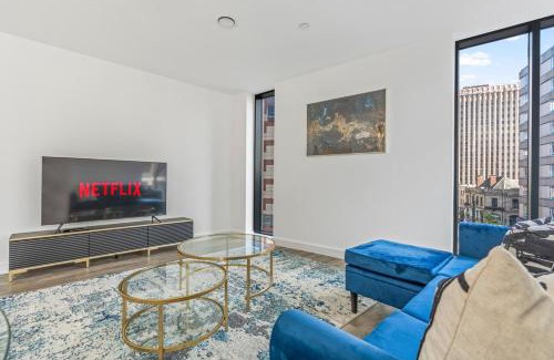 The Westside Apartamento | NEW BUILD - Modern Lux Broad St City Centre 2 Bedroom Apt, 2 Bathroom - Birmingham City Centre - Smart TVs with Netflix - Long Stays Allowed - 5 mins walk to Brindley Place, 1 min to Broad Streets Bars and Restaurants