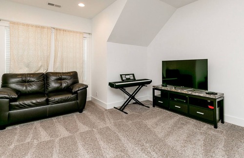 Woodbine Casa | New-Build Nashville House Near Downtown, Airport, Shopping & Zoo