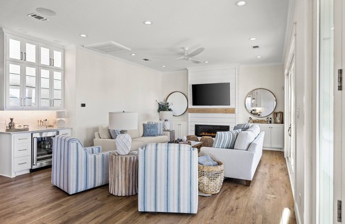 Galveston Casa | New Build: Pool, Fire Pit, Elevator, Mosquito System and Whole House Generator
