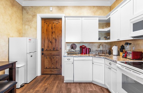 Temecula Casa | New-Build Temecula Villa with King Suite, Fireplace & Vineyard Views | The Villa