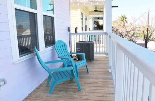 Galveston Casa | New Built Pastel Paradise - Pink Pelican Perch 2 Bedrooms 2 Baths Sleeps 6