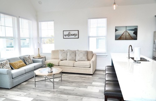 Galveston Casa | New Built Pastel Paradise - Blue Breeze Haven 2 Bedrooms 2 Baths Sleeps 6