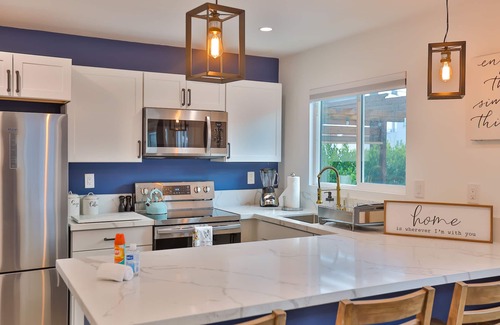 Pacific Beach Casa | New by the Beach, Hot Tub, Swing Bed, Parking, Working station, Grill, Pets