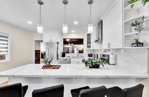 Madrona Casa | NEW-by the Beach, KingBed, 11miles to LAX, 5b in Torrance fast WiFi & AC