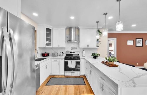 Madrona Casa | NEW-by the Beach, KingBed, 11miles to LAX, 5b in Torrance fast WiFi & AC