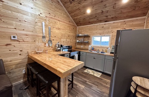 Bluewell Cabina | New Cabin built in 2022. 2 minutes away from multiple trailheads! Sleeps 8