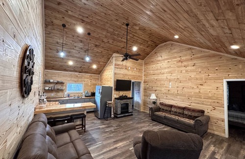 Bluewell Cabina | New Cabin built in 2022. 2 minutes away from multiple trailheads! Sleeps 8