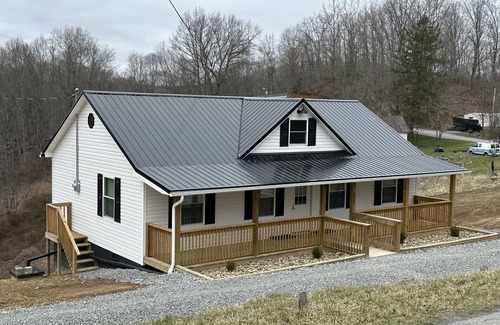 Bluewell Cabina | New Cabin built in 2022. 2 minutes away from multiple trailheads! Sleeps 8