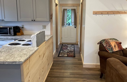 Greenville Cabina | New cabin/Downtown Greenville-Moosehead Lake, ME/WIFI/Dogs Ok/2 cabins available