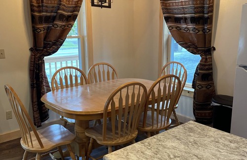 Greenville Cabina | New cabin/Downtown Greenville-Moosehead Lake, ME/WIFI/Dogs Ok/2 cabins available