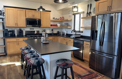 Lead Cabina | NEW Cabin in Terry Peak! Views, Space, and lots more! Sleeps 14, NO bunk beds!