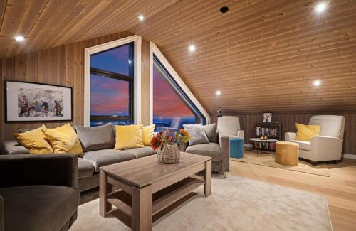 Rauland Casa | New cabin ski in out, fireplace & mountain view