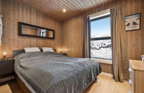 Rauland Casa | New cabin ski in out, fireplace & mountain view