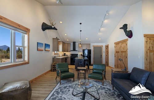 Ovando Cabina | New Cabin | Sleeps 8 | Private Acreage | Mountain Views | Water Frontage