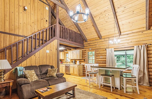 Lake Lure Cabina | New Cabin walking distance to Lake Lure Beach and minutes from Chimney Rock.
