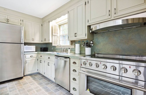 West Brewster Casa | NEW! Captain Estate-Main House.Carriage House.Barn/Game Room.Spacious Grounds.